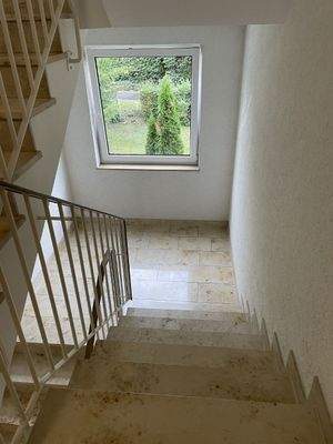 helles freundliches Treppenhaus