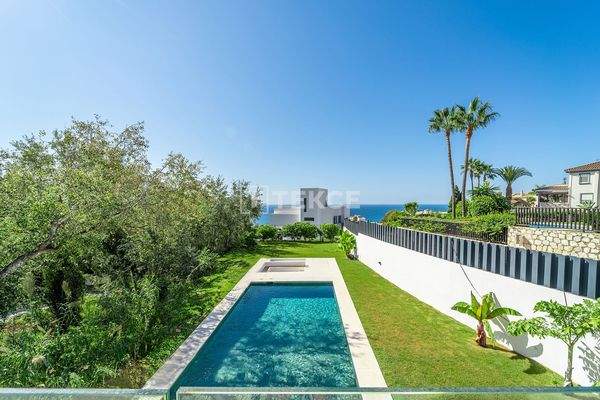 Elegant Villa with Private Pool and Solarium in Benalmádena Málaga