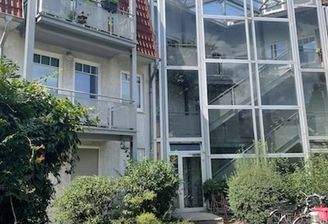 Hofsicht mit Treppenhaus