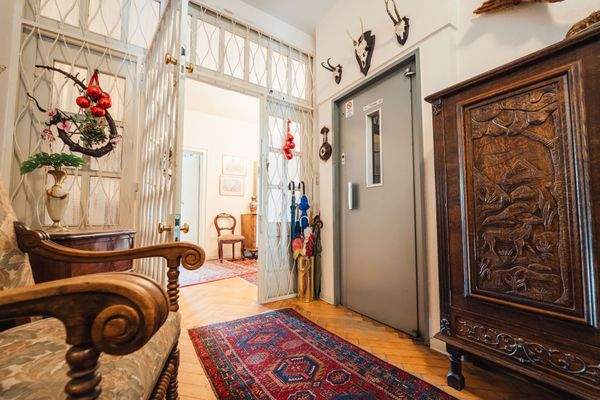 Treppenhaus/ Eingangsbereich/ Aufzug