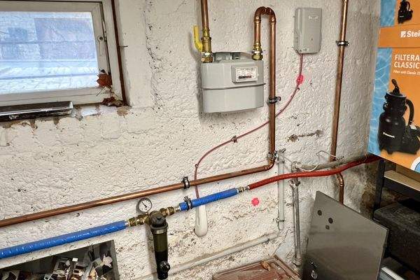 Anschlüsse Erdgas, Wasser und Glasfaser