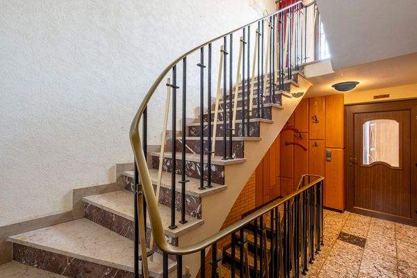 Treppenaufgang Wohnungen