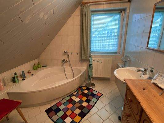 drittes Badezimmer im Dachgeschoss