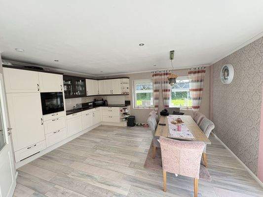 EG_Küche und Essbereich.jpg