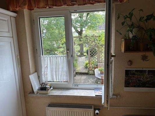 Küche im EG mit Blick in den Garten