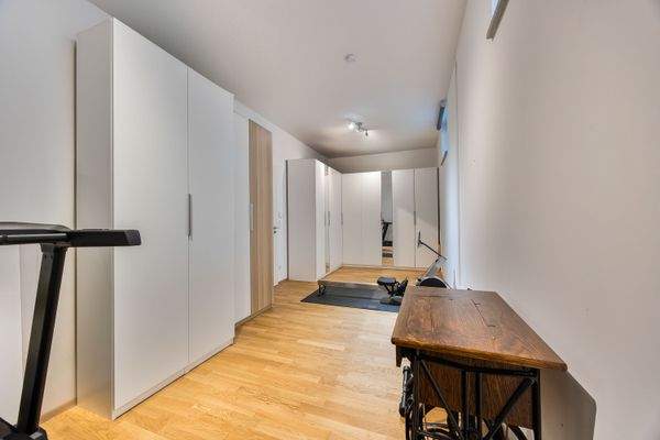 Vollwertiger Hobbyraum mit Echtholzparkett und Fußbodenheizung