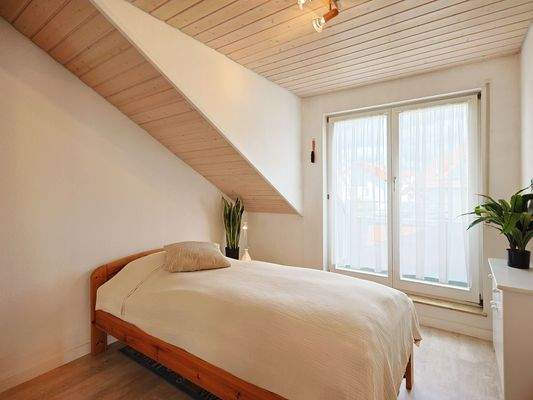 Schönes, helles Zimmer mit kleinem Balkon