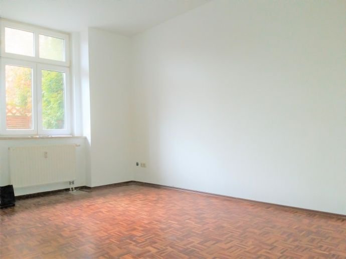 Ansprechende 2-Raumwohnung im EG mit neuwertigem Laminat und Balkon