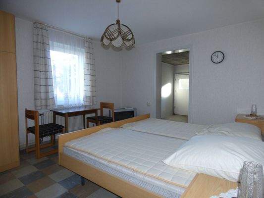 Zimmer im Untergeschoss