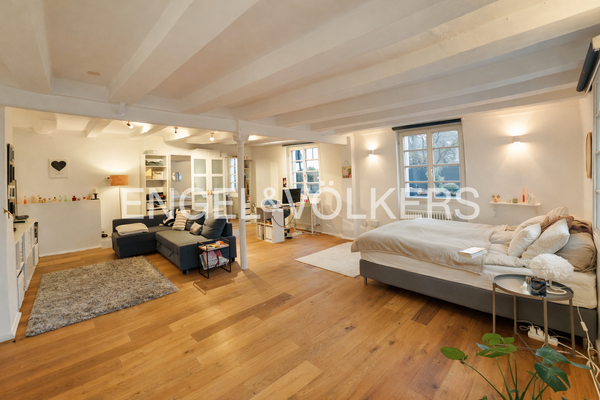 Vielseitig nutzbares Zimmer im Erdgeschoss mit flexiblen Nutzungsmöglichkeiten