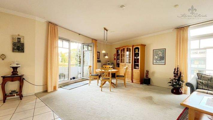 Wohnzimmer u. Essbereich, Balkon ausblick