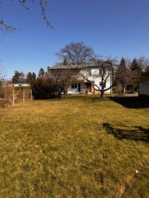 Garten mit Blick auf das Einfamilienhaus
