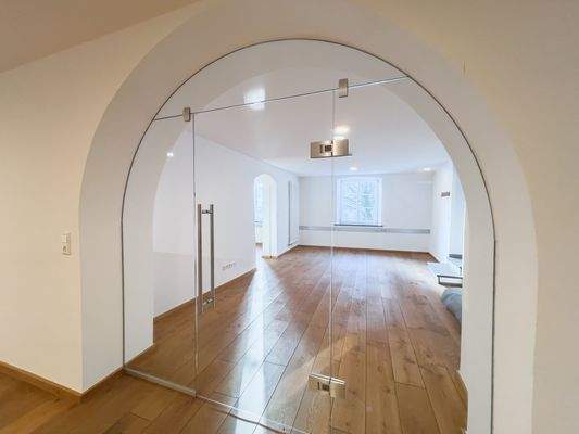 Eingänge in die Büroräume mit schönen Glastüren