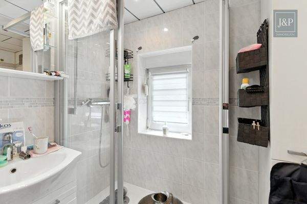 Badezimmer 2-Zimmer-Wohnung OG