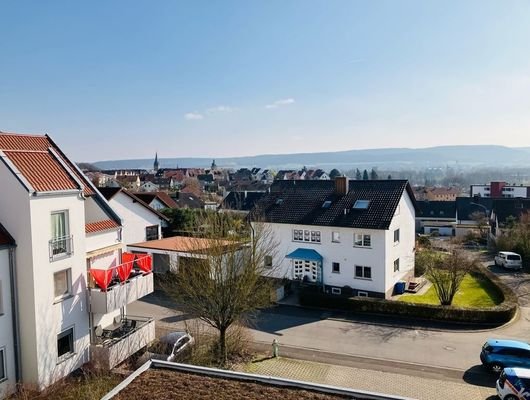 Grandioser Ausblick vom Balkon über Zeil bis hin zum Steigerwald