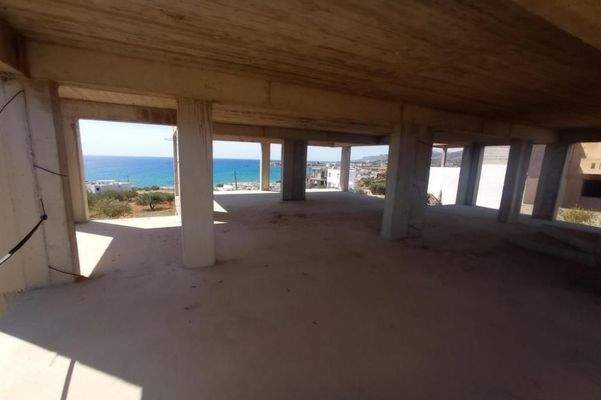 Freistehendes, unfertiges Haus / Skelett mit herrlichem Meerblick in einem schönen Resort