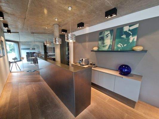 Moderne Teeküche im Büro