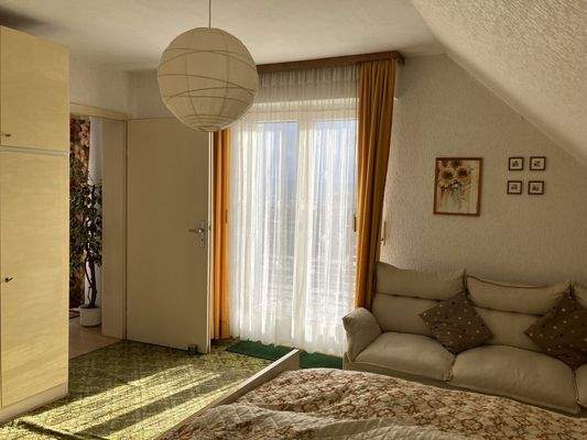 DG: Schlafzimmer - Blick Richtung Terrasse