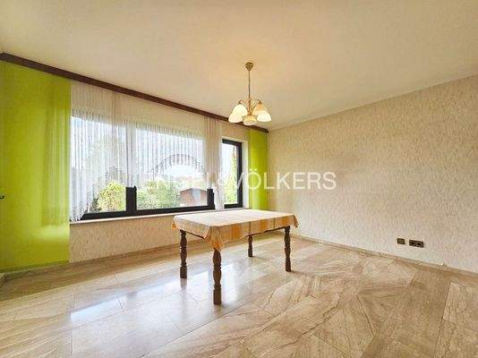 Zimmer (Esszimmer) EG