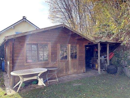 Garten mit Gartenhaus