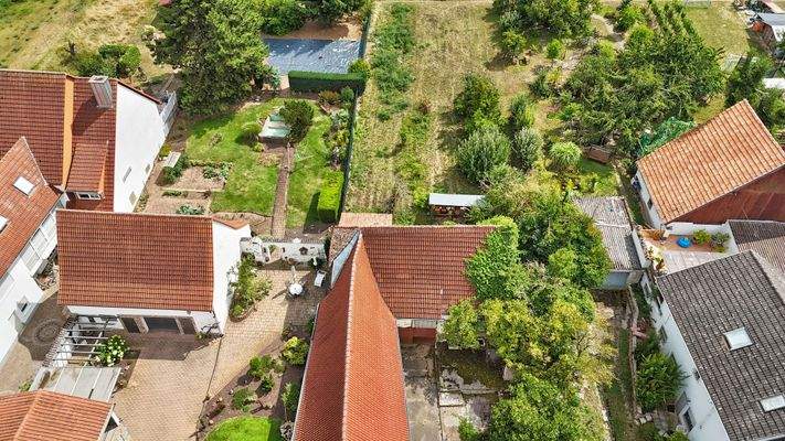 Scheune und Grundstück