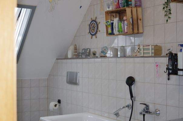 Bad mit Badewanne OG