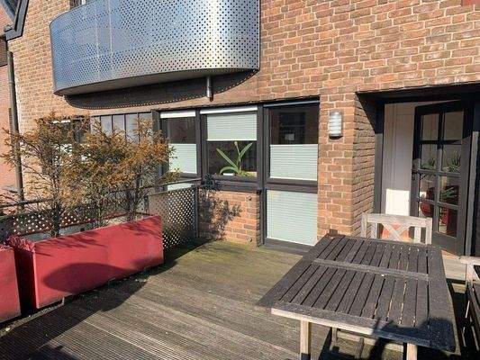 sehr großzügiger, angrenzender Südbalkon