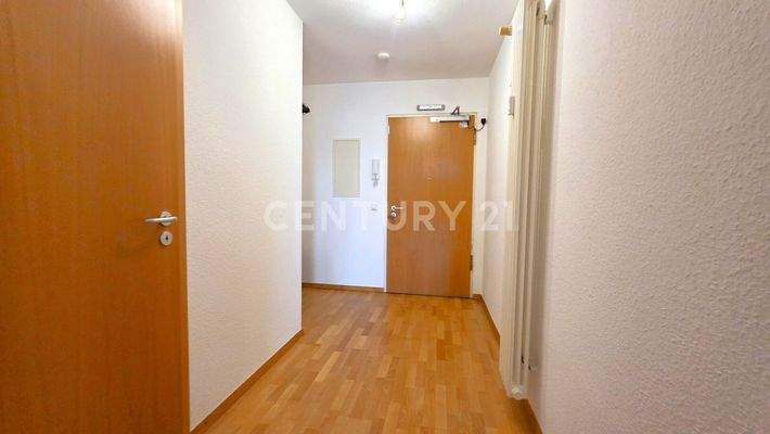 Gegenseite des Flurs mit Ausgangsbereich der Wohnung