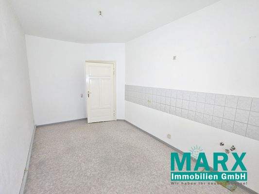 Küche mit Blick zum Flur