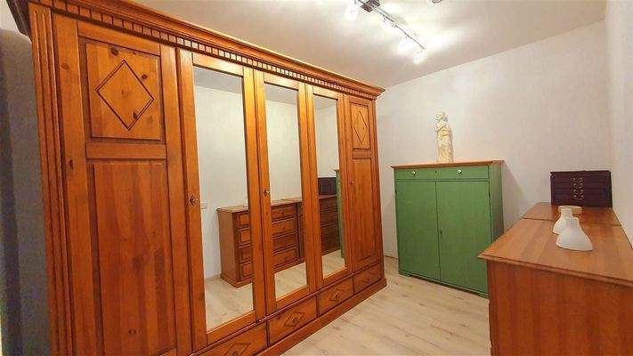 Ankleide Schlafzimmer EG