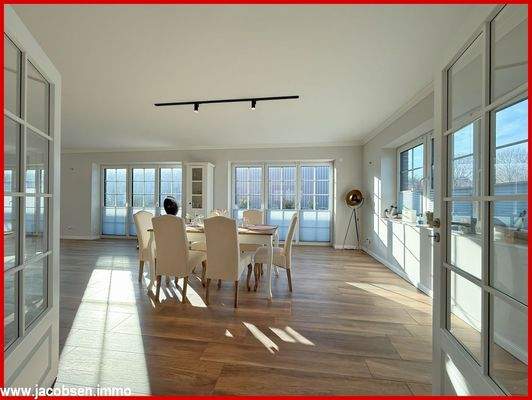 Erdgeschoss -  Blick aus der Küche zum Essbereich