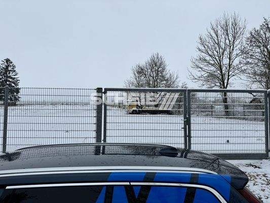 eingezäunte Freifläche