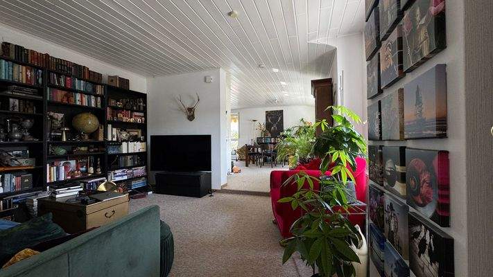 Wohnzimmer mit Blick in Essraum 1. Obergeschoss