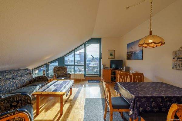 Wohn- und Essbereich, Blick zum Balkon