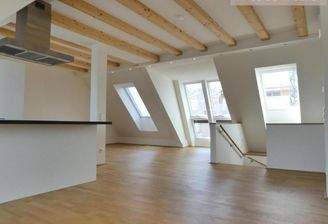 traumhaft großer Wohnraum