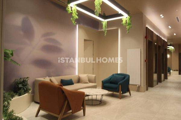 City-View Apartments with Pools and Sports Fields in Başakşehir