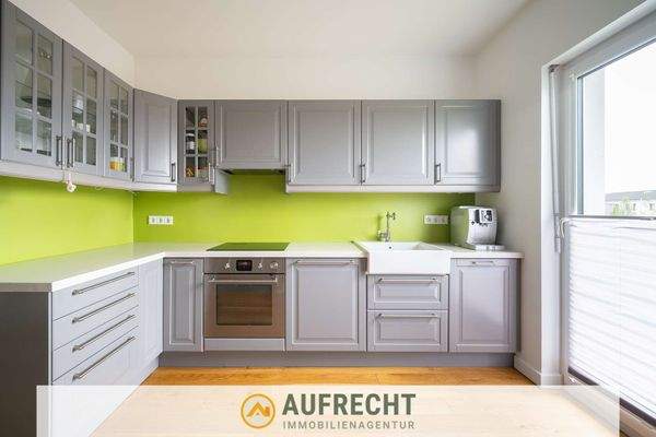 helle, gepflegte Einbauküche