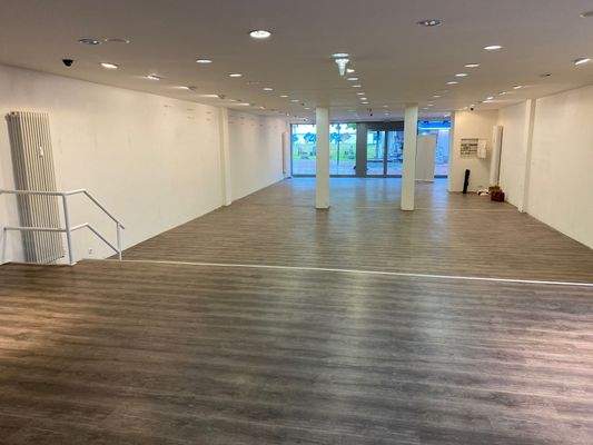 Verkaufsfläche rechtes Gewerbe