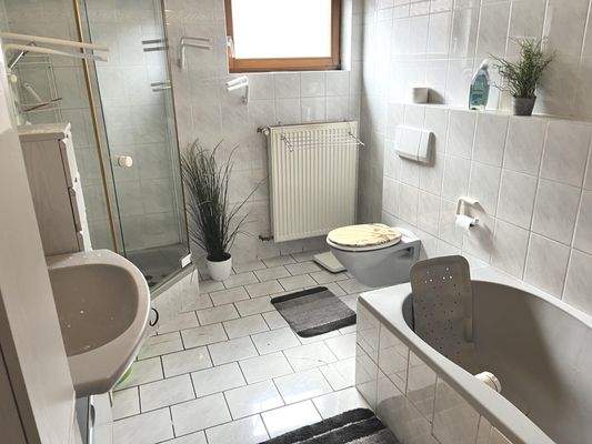 Tageslichtbad, u.a. mit Wanne/Dusche (DG)