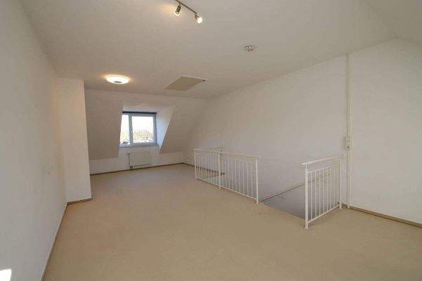 Zimmer im Dachgeschoß..JPG