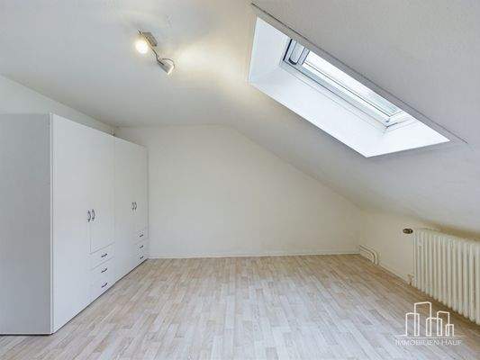 CAM02839G0-PR0200-STILL010