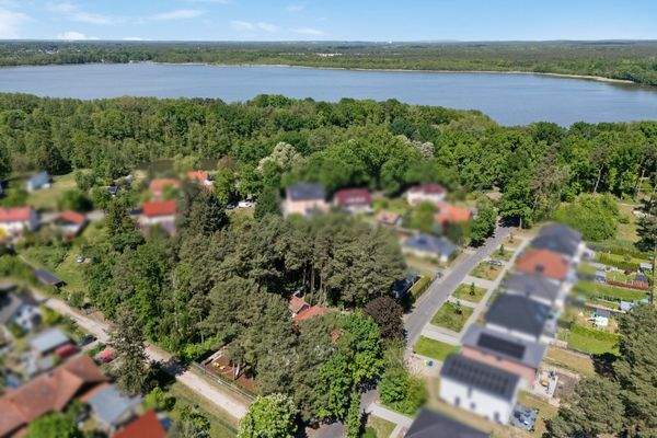 Grundstück mit See Pätzer Vordersee im Hintergrund