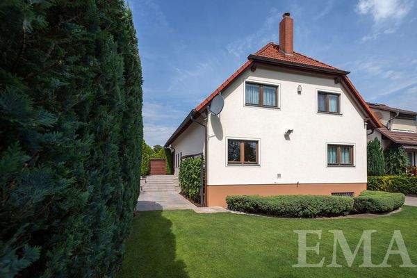 Hausansicht vom Garten aus