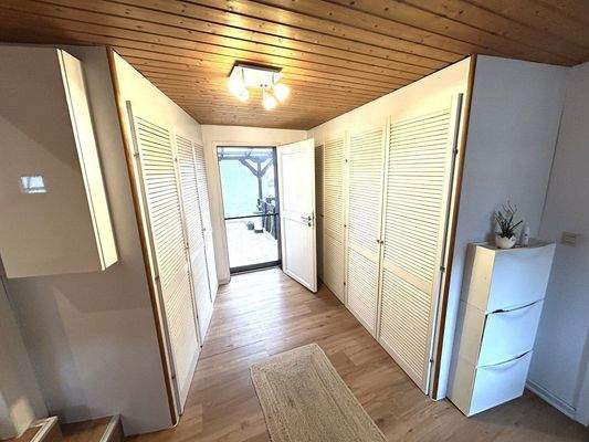 Ankleidezimmer zwischen zwei Zimmern