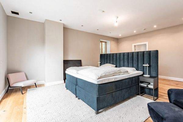 Hauptschlafzimmer mit Bad en Suite und Terrassenzugang