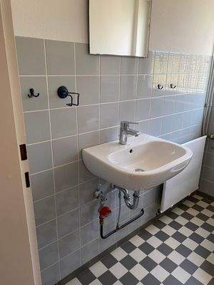 Waschbecken im Kellerbad