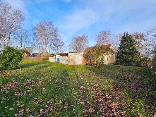 Blick über das Grundstück.jpg