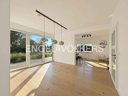 Essbereich mit Zugang zum Garten