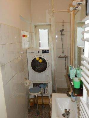 Duschbad mit Fenster.JPG