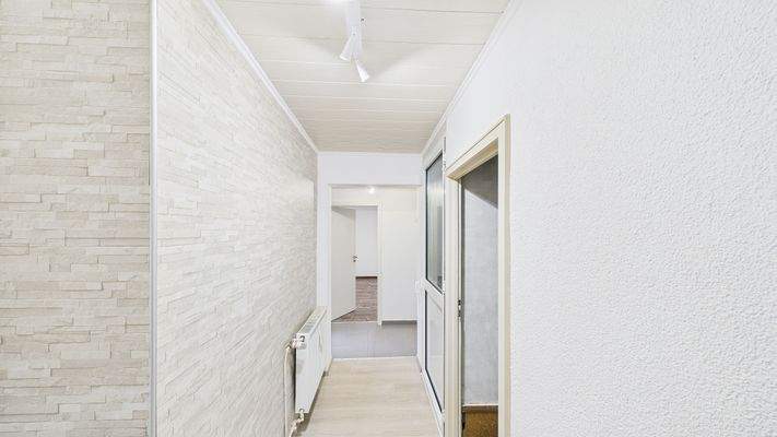 CAM03143G0-PR0197-STILL008